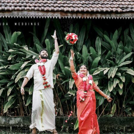 couples throwing bouquet